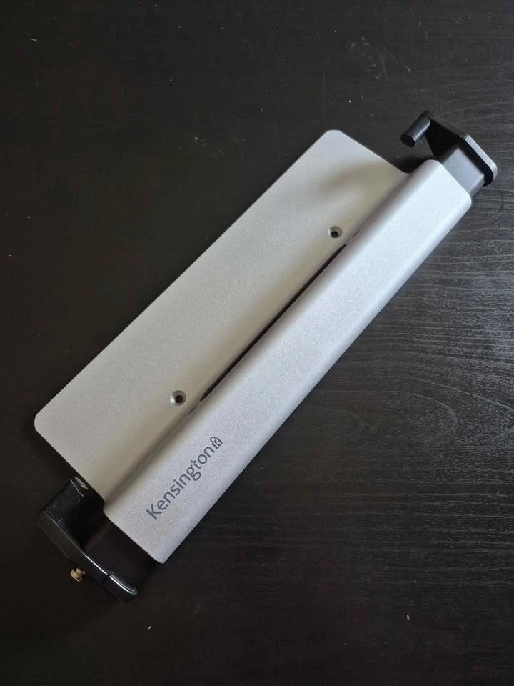 Kensington MacBook and Surface Laptop Locking Station 2.0 - Image 1 of 4