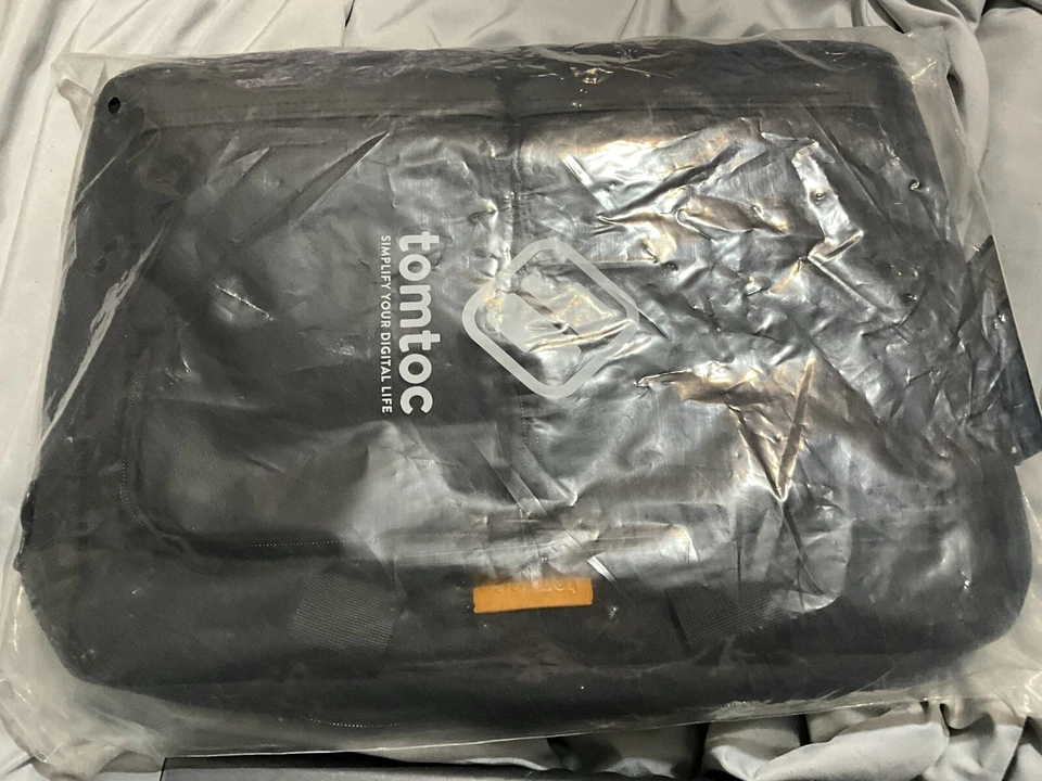 Bolso para Laptop Tomtoc, Negro, 2 Bolsillos Exteriores, 4 Bolsillos Interiores y 2 Bolsillos Netos Nuevo Foto 1 de 4