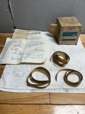 Nuevo de Lote Antiguo Pontiac Grand Prix 1973 capó derecho/puerta cinta calcomanía rayas doradas 492042 Foto 1 de 4