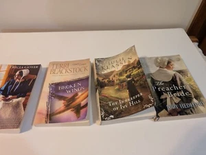 Paperback books from various authors - Picture 1 of 14