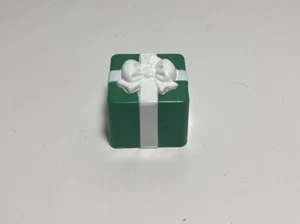 Fisher Price Little People GREEN CHRISTMAS HOLIDAY PRESENT GIFT White Bow - Picture 1 of 4