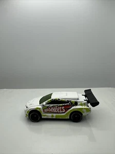 Hot Wheels Racing White Loop Coupe 115/250 A4 - Picture 1 of 7