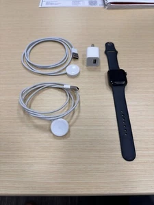Apple Watch SE 2nd Gen GPS 40mm Smart Watch Midnight Aluminum Case and Midnight - Picture 1 of 6