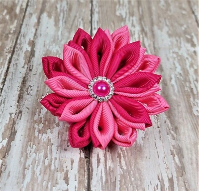 Pinza para el pelo floral de tela de azalea rosa - Horquilla floral Kanzashi para mujer. Foto 1 de 4