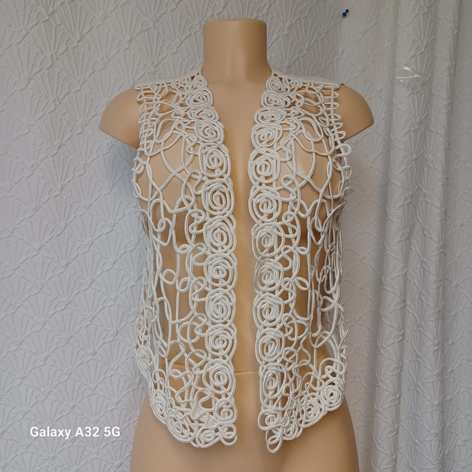 RAVEL 白色女式背心,M 码,使用状况良好 — 第 1/4 张图片