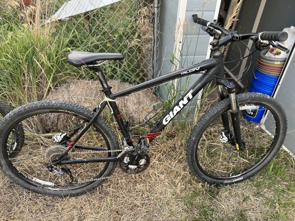 Giant Talon Hardtail Mountain Bike. 2018 Model. Great Condition - Image 1 of 4
