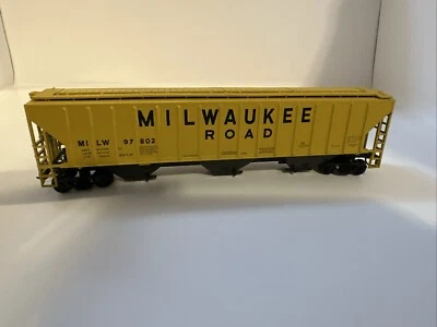 Athearn Ho Scale 5306 Milwaukee Road 54' Covered Hopper - Image 1 of 4