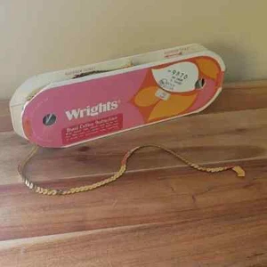 Borde de lentejuelas doradas Wrights vintage años 70 - 30+ yardas. - Imagen 1 de 3