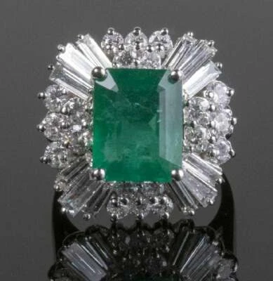925 Silver Princess Ring Set At The Center Step Cut 6.5CT Emerald & Border CZ - Image 1 of 4