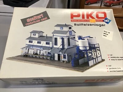 Piko #61129 HO Scale American Agrico Raiffeisenlager Warehouse New Open Box - Image 1 of 4