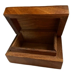 Mini caja de almacenamiento vintage de madera maciza con incrustación de flores de latón - Imagen 1 de 6