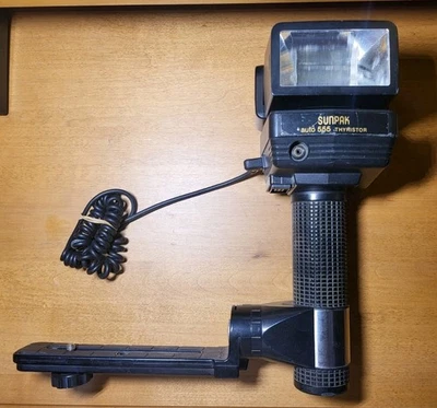 Sunpak Auto 555 Flash with Battery Holder-Bracket Vintage  - Image 1 of 4