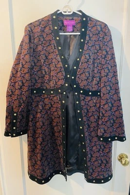 Abrigo Paisley Tachonado Hasta la Rodilla Medio Ajustable Recortado Opción Foto 1 de 4