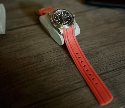Reloj Timberland 13319J Vintage, Banda Silicona Rojo Negro Cara y Acero Inoxidable Foto 1 de 4