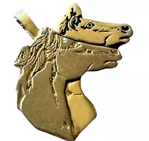 Vintage Pferdeköpfe Anhänger Charm signiert goldfarben Messing 80er Western Cowboy Rodeo - Bild 1 von 7