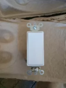 10 Leviton 5621-2W White Single Pole Decora Plus Switch 20A 120/277V AC/CA - Picture 1 of 5