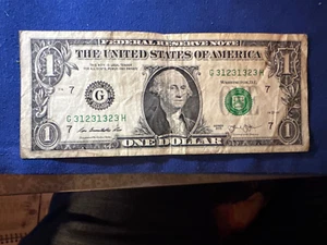US one dollar note # c 31231323H - Picture 1 of 2
