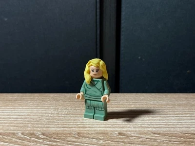 LEGO DC SUPER HEROES Vicki Vale Batman Minifigure sh609 - Image 1 of 2