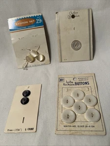 Lotto 4 carte originali bottoni vintage Lady Fashion Suttons bianco e grigio Ayres - Foto 1 di 7