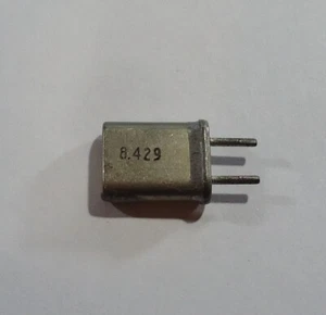 HC-25/U - 8.4290 MHz Radio Crystal - .039 Pins - Unbranded - Zdjęcie 1 z 1