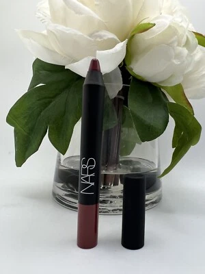 Lápiz labial mate terciopelo NARS Do Me Baby tamaño completo 2,4 g Foto 1 de 2