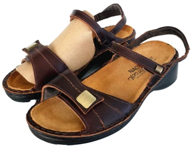 Estilingues femininos Naot (EUA 6 B médio/UE 37) couro marrom 236385 suporte de arco - Imagem 1 de 4