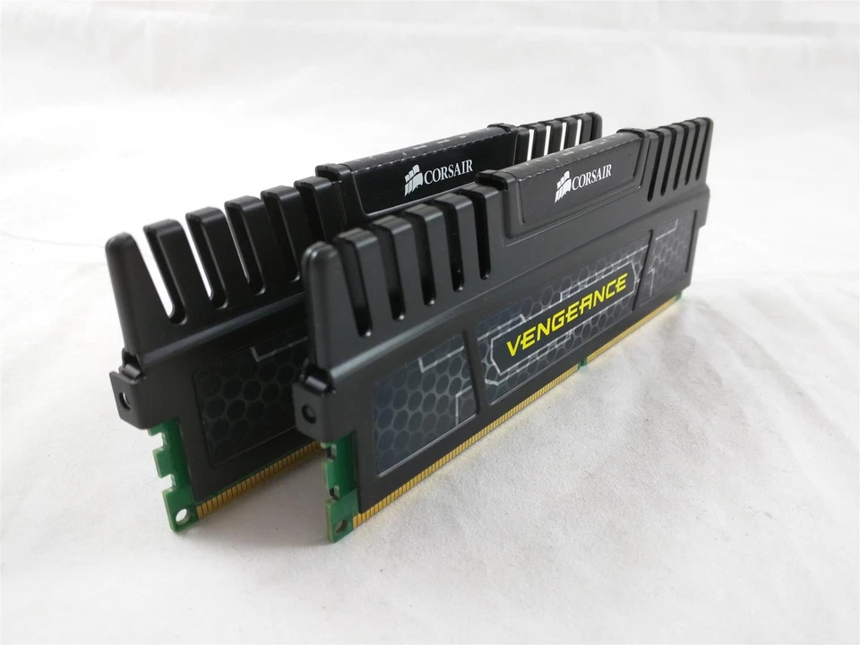 Corsair Vengence 8GB 2x4GB PC3-12800 DDR3-1600 Desktop RAM CMZ8GX3M2A1600C9 - Bild 1 von 1