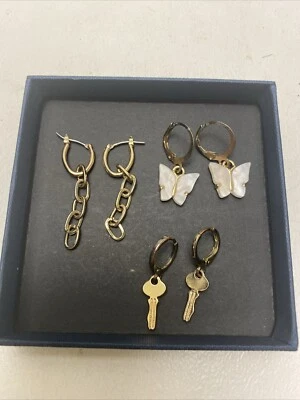 Lote 3 Pares Pendientes Chapados en Oro Huggies Huggie Joyería Llave, Mariposa, Cadenas Foto 1 de 4