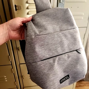FITKICKS SLING BAG Borsa LATITUDE Grigio Tessuto Medio Viaggio Leggera - Foto 1 di 14