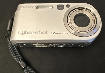 Sony CyberShot DSC-P200 Digital Camera 7.2 MegaPixels UNTESTED & SOLD FOR PARTS - Image 1 of 4