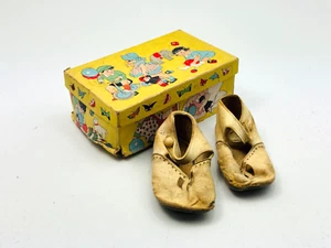 Zapatos de bebé antiguos vintage con suela de cuero Moran blancos superiores y caja gráfica original - Imagen 1 de 11