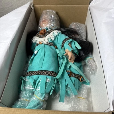 Фарфоровая коллекция Heritage Signature индейских девочек-сестер 51832 - Изображение 1 из 4