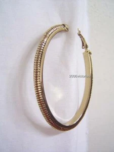 New BEBE in Gold Oval Hoops Earrings 208410 Серёжки Neu Ohrringe - Picture 1 of 1