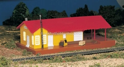 Bachmann #46216 HO Lighted Freight station New - Image 1 of 4