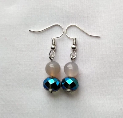 Висячие серьги с радужными кристаллами серыми агатовыми бусинами ручной работы серебристого цвета с крючком богемное - Изображение 1 из 4