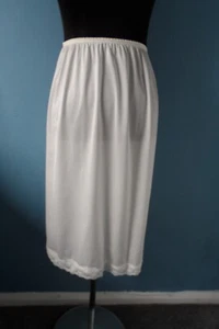 CARESSA KNEE LENGTH WAIST CREAM CLING RESIST UNDER SLIP 24/34 ins WAIST NWOT - Picture 1 of 7