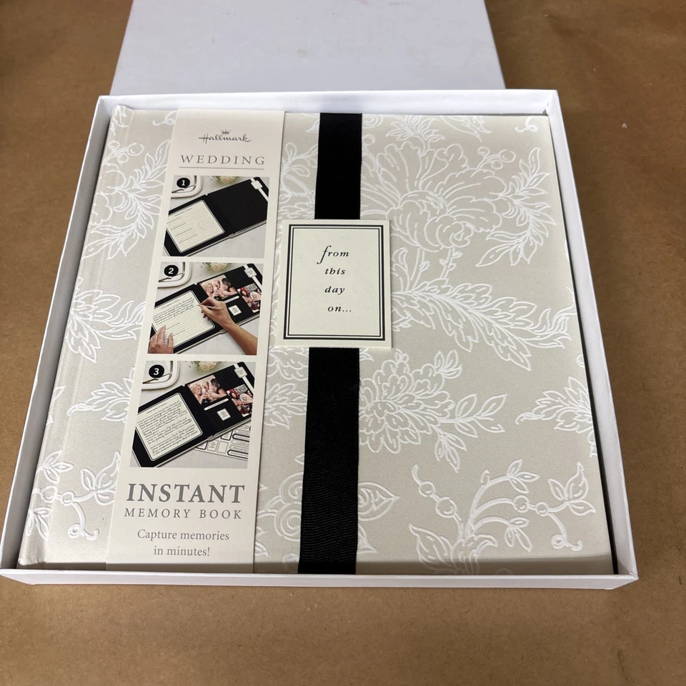 Libro de recuerdos instantáneos de boda Hallmark Foto 1 de 1