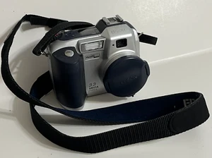 Working Epson PhotoPC 3000z Digital Camera — 3.3 Mega Pixels — CompactFlash Card - Picture 1 of 7