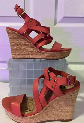 Sandalias de cuña con tiras para mujer G By Guess talla 7,5”M naranja suave Foto 1 de 4
