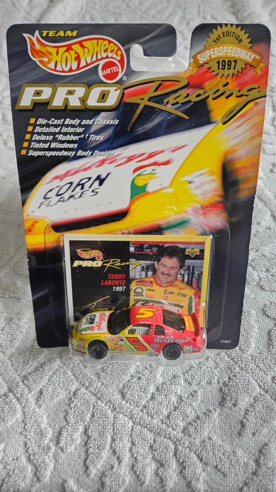 Team Hot Wheels Pro Racing 1st Edition Superspeedway Terry Labonte / Kelloggs #5 - Image 1 of 1