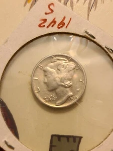1942-S Mercury Head Silver Dime in Average Circulated Condition - Picture 1 of 2