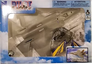 New Ray - 1:72 Scale Pilot Model Kit Lockheed F-35C Lightning II (BBNR21377F35C) - Picture 1 of 2