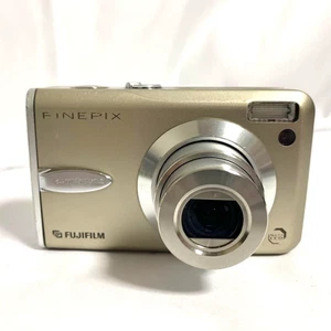 Cámara digital FUJIFILM FinePix F30 6,3 MP plateada compacta usada probada en Japón - Imagen 1 de 6