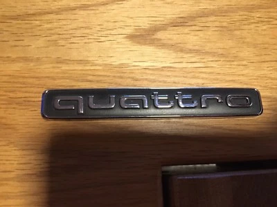 Audi Quattro Emblem Heckklappe 8W9853737 - Bild 1 von 2