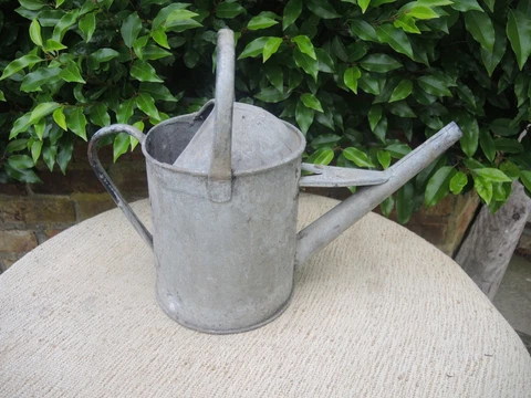 Vintage 1  Gallon Beldray  Galvanised Watering Can   (604) Cover
