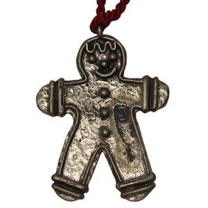 Colgante Adorno de Navidad Vintage Marcie EE. UU. Firmado Peltre Pan de Jengibre Hombre - Imagen 1 de 4