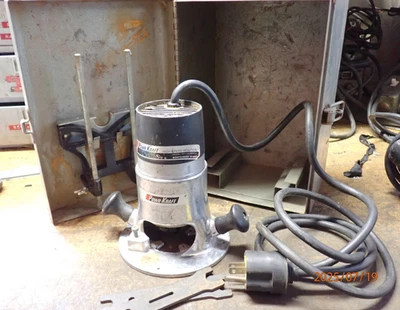 ROUTER VINTAGE STANLEY MONTGOMERY WARD POWR KRAFT 1/4" CON ESTUCHE Foto 1 de 4