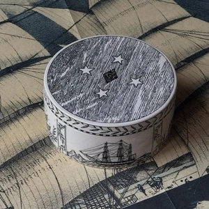 Antique Style Wedgwood Scrimshaw Ceramic Box – Peabody Museum Replica - Picture 1 of 8