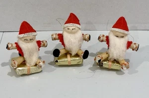 3 Vintage gesponnene Baumwolle Weihnachtsmann auf Geschenkboxen Mini Figuren Made in Japan - 2,5" - Bild 1 von 13
