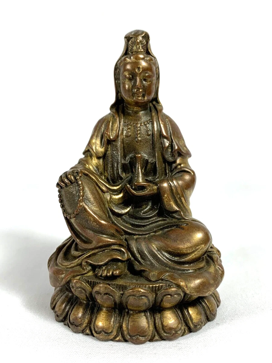 观音像，古銅製，時代物，高63cm，重8000克。 观音像，古銅製，時代物，高63cm，重8000克。